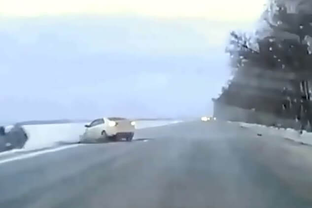 В Ростовской области Hyundai вылетел на встречную и врезался в Kia: погибли 4 человека