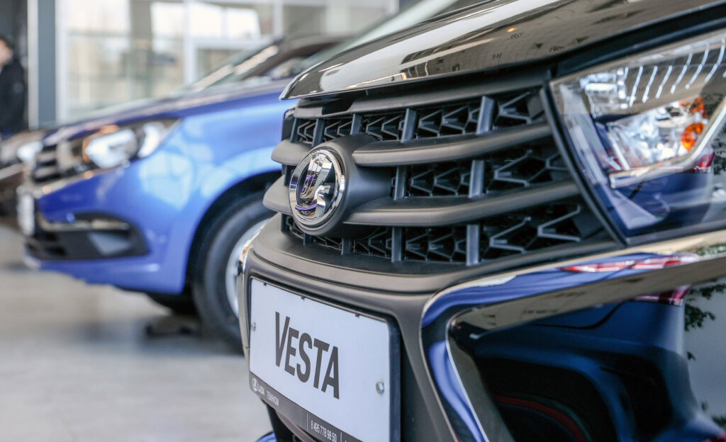 В гараже Госдумы появились автомобили Lada Vesta: депутаты будут ездить на них с нового года