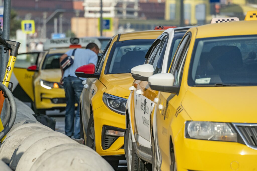 В Госдуме одобрили законопроект о локализации автомобилей такси