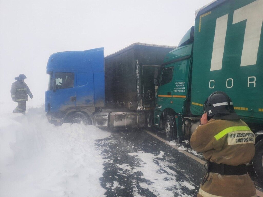 Массовое ДТП произошло на трассе М-5 в Самарской области