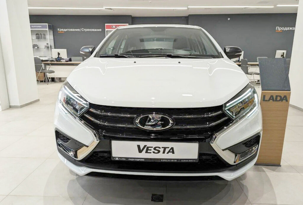 АвтоВАЗ запустил продажу автомобилей Lada Vesta без подушек безопасности