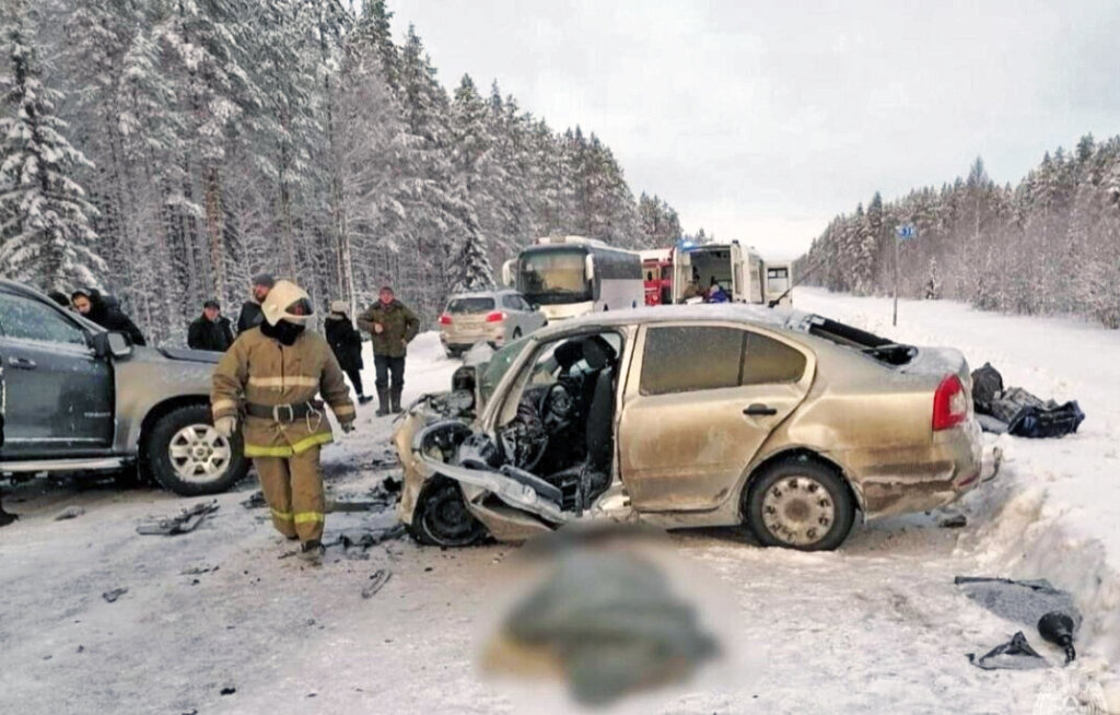 Секунда и всё! Два автомобиля лоб в лоб столкнулись в Архангельской области