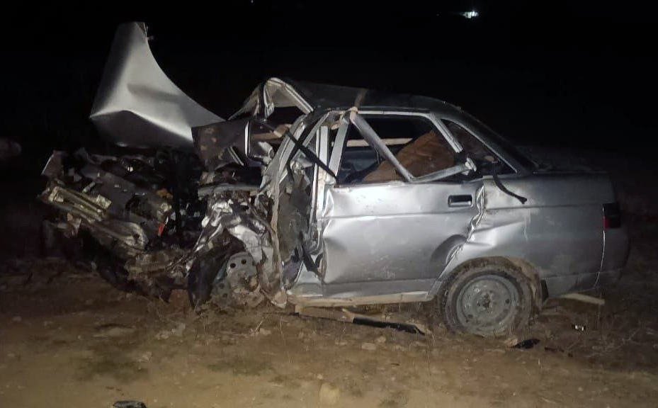 Две &#171;Лады&#187; лоб в лоб столкнулись в Дагестане: погибли оба водителя