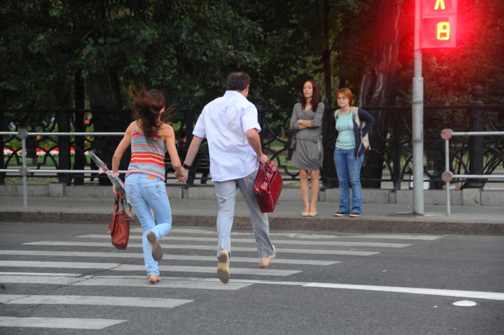 В Москве лица нарушающих ПДД пешеходов будут транслироваться на большом экране