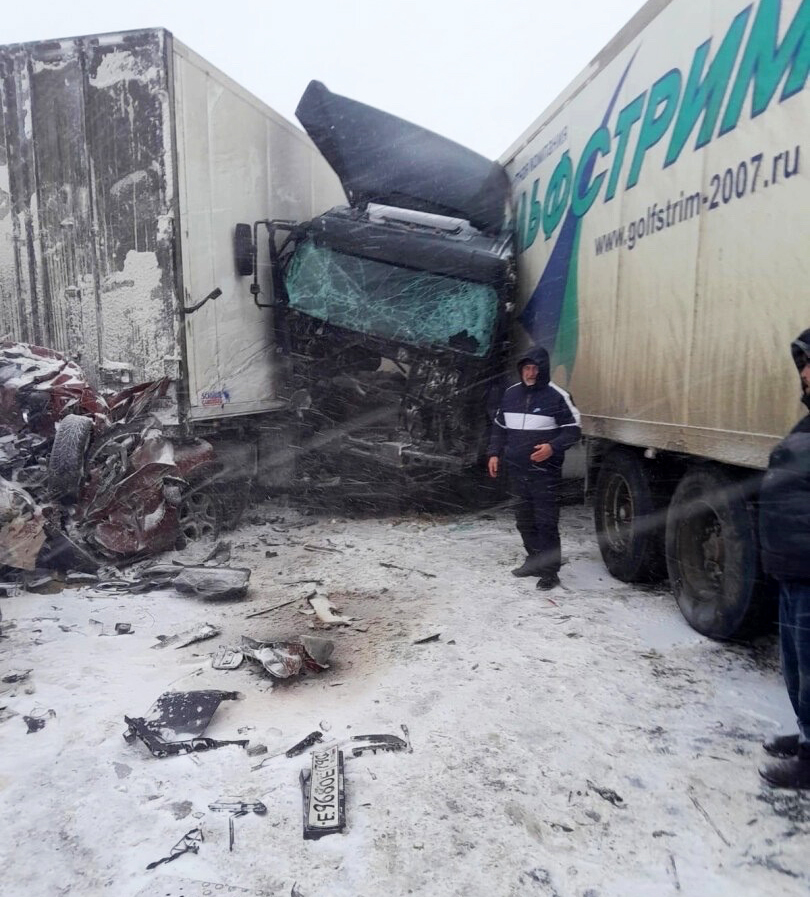 Около 30 автомобилей столкнулись на трассе М-4 в Подмосковье: есть погибшие и пострадавшие
