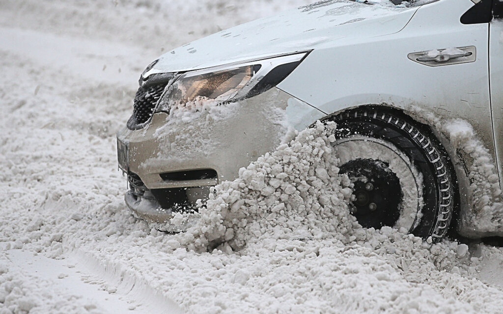 Что делать, если машина застряла в снегу