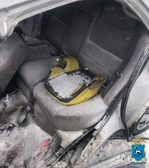 Родители погибли, а дети выжили: в Самарской области грузовик въехал в машину с семьёй