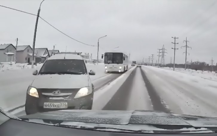 Тройное ДТП в Магнитогорске: 66-летний водитель «Ларгуса» не справился с управлением