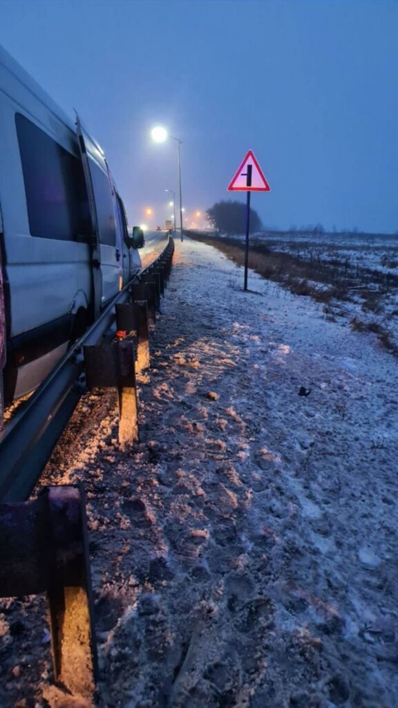 Три человека погибли в ДТП с участием легковушки и микроавтобуса в Белгородской области