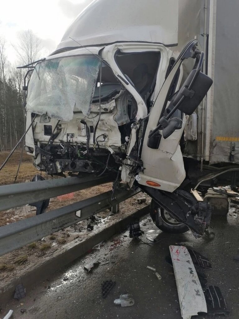Женщина погибла в ДТП с участием грузовиков на трассе М-11