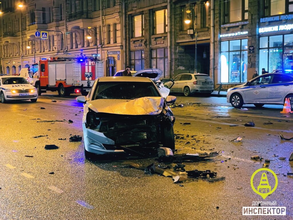 Видеорегистратор запечатлел момент смертельного ДТП на Литейном проспекте в Петербурге