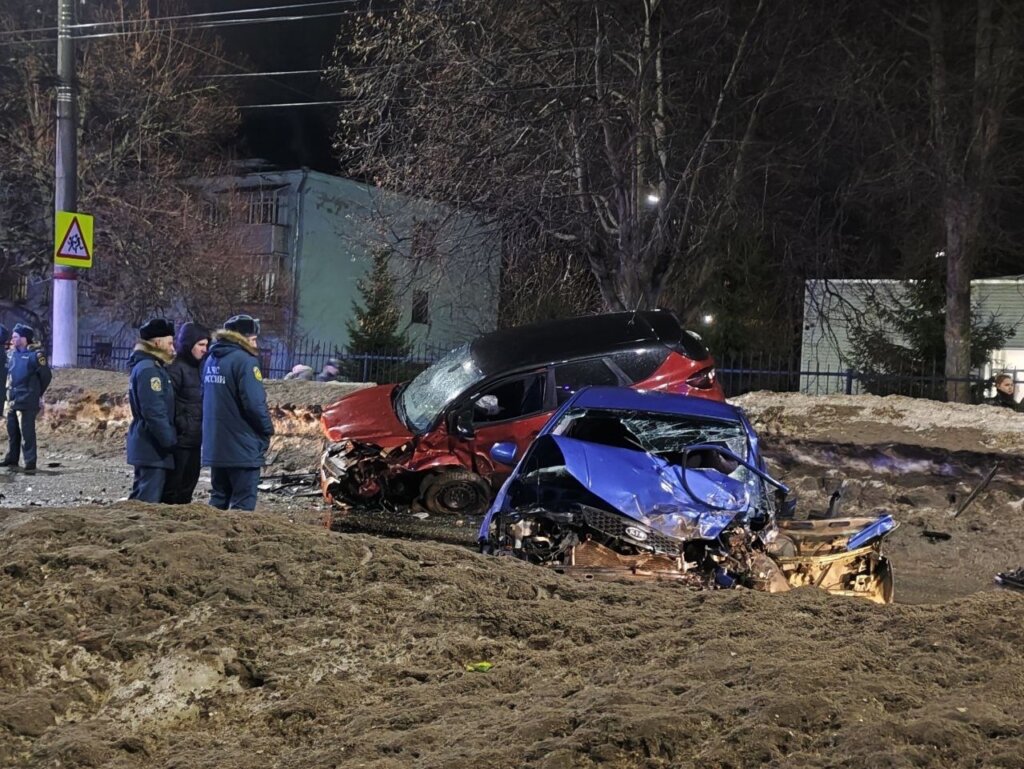 Renault и Kia столкнулись в Чапаевском посёлке в Чебоксарах