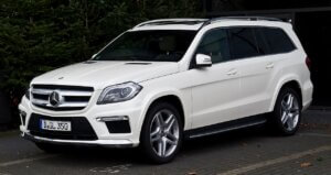Mercedes-Benz_GL_350_BlueTEC_4MATIC_Sport-Paket_AMG_(X_166).jpg