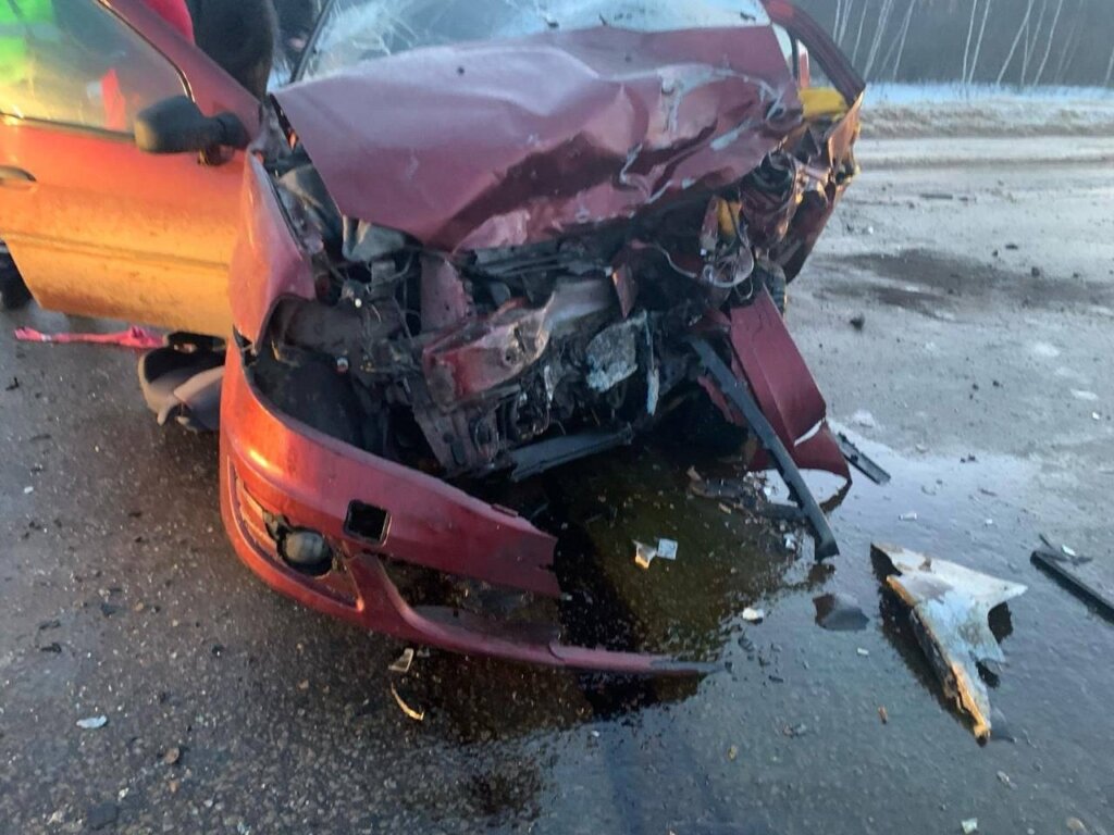 Renault Logan и Lada Vesta столкнулись в Тамбовской области: погибли оба водителя