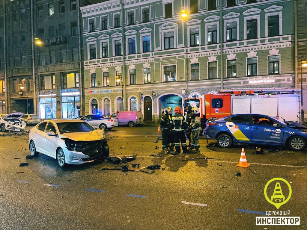 Видеорегистратор запечатлел момент смертельного ДТП на Литейном проспекте в Петербурге