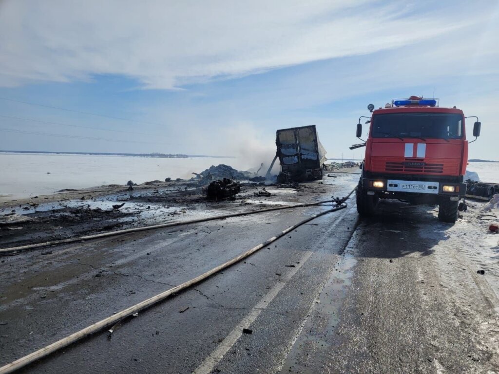 В огненном ДТП в Омской области погибли четверо взрослых и ребенок
