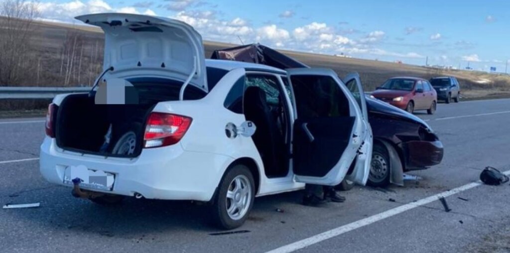 В Татарстане водитель в нарушение ПДД выехал на встречную полосу: погибли 3 человека