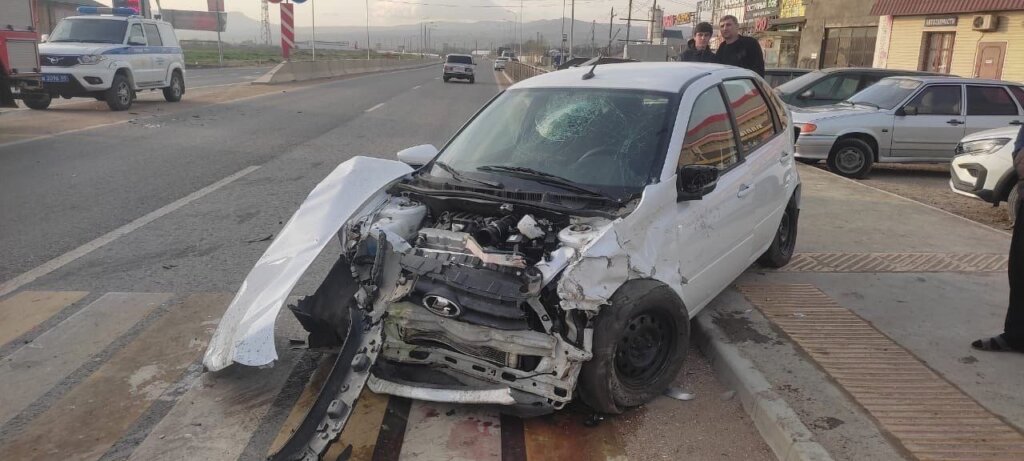 В Дагестане полицейский проехал перекресток на красный и спровоцировал смертельное ДТП