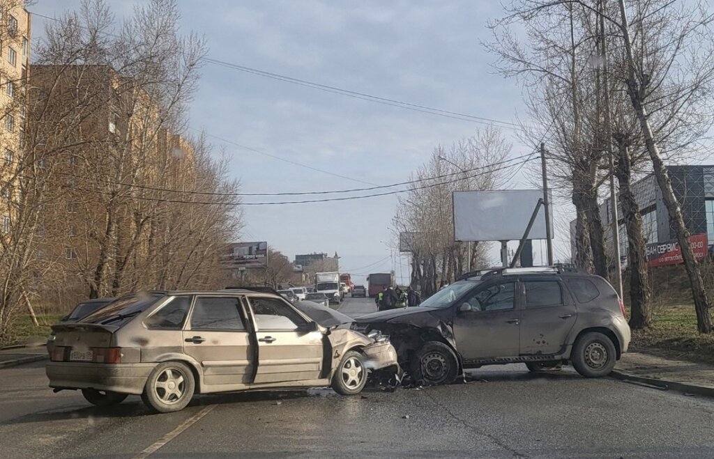 В Екатеринбурге пьяный водитель устроил ДТП и обвинил в нём своего пассажира