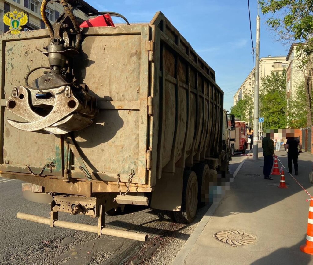 &#171;Пытался проехать на красный&#187;: грузовик переехал ребенка на одной из улиц Москвы