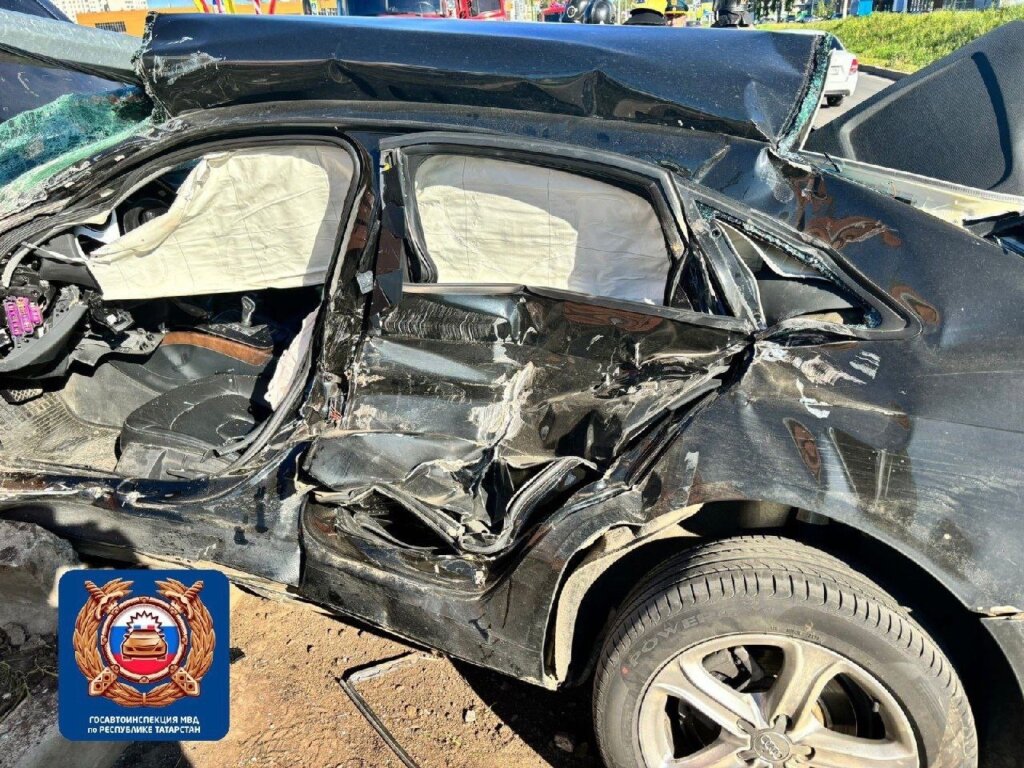 В Нижнекамске водитель Audi погиб, выехав на перекресток на красный