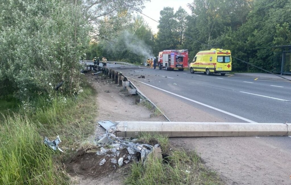 &#171;Пассажирок выбросило из салона&#187;: три человека погибли в ДТП с участием Audi в Петербурге