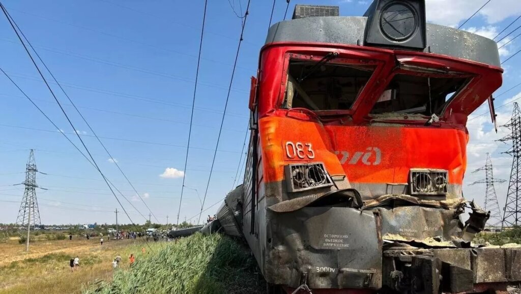 Автокатастрофа на железнодорожном переезде в Волгоградской области: пострадали десятки людей