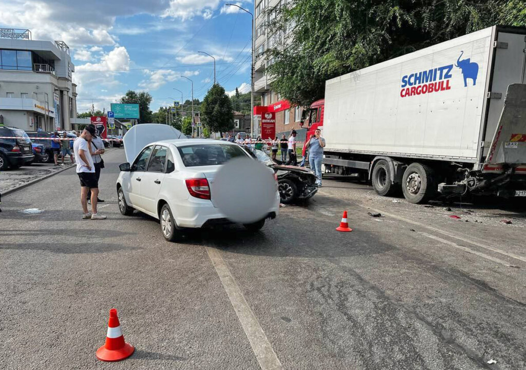 &#171;Водитель играл в &#171;шашки&#187; за рулем&#187;: сын губернатора Саратовской области разбился в ДТП