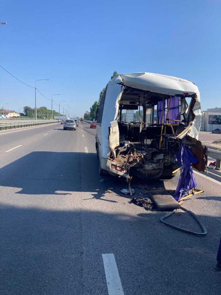 Автоцистерна протаранила автобус в Воронеже: пострадали 9 человек