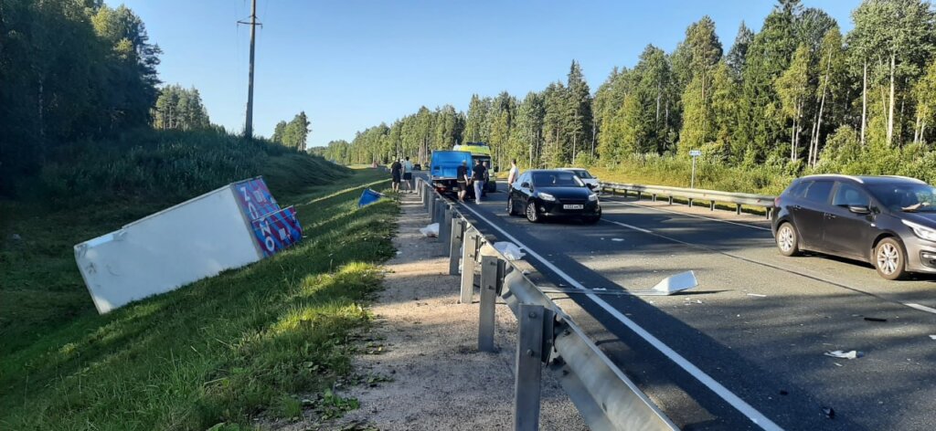 &#171;Чудом никто не пострадал&#187;: уснувший водитель едва не устроил смертельное ДТП на трассе &#171;Кола&#187; в Карелии