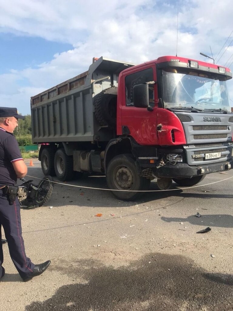 В Ивановской области водитель самосвала не уступил дорогу мотоциклу: погибли двое подростков