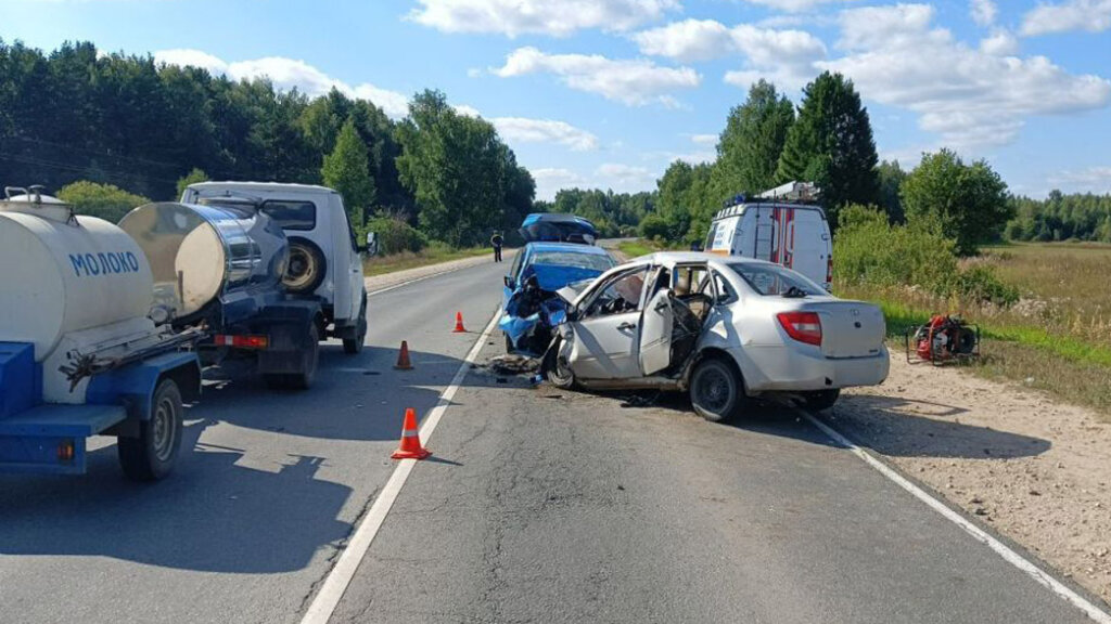 &#171;Женщина выехала на встречную полосу&#187;: трое погибли в лобовом столкновении автомобилей во Владимирской области