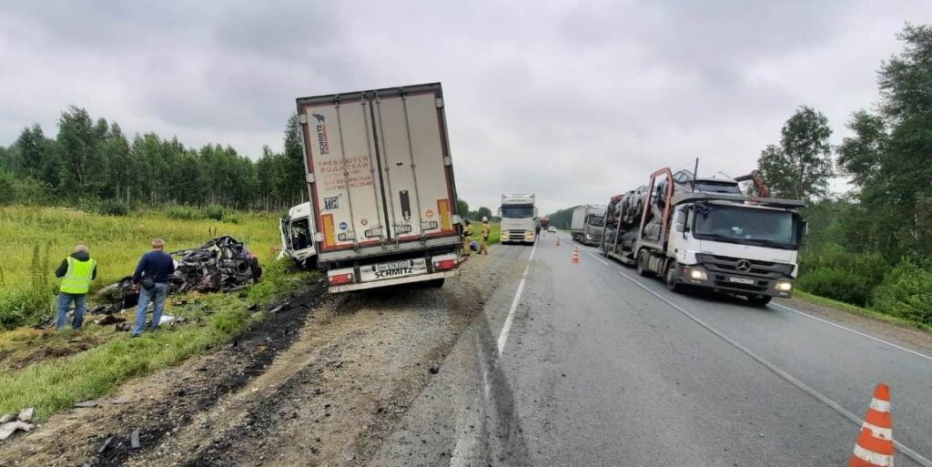 &#171;Фура выехала на встречную полосу&#187;: супруги погибли в ДТП на трассе Тюмень – Омск