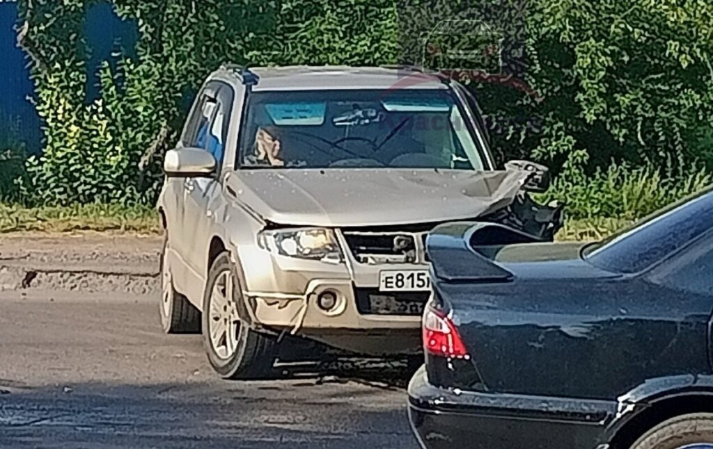 В Красноярске пьяная женщина на Suzuki выехала на встречную полосу и врезалась в &#171;Мазду&#187;