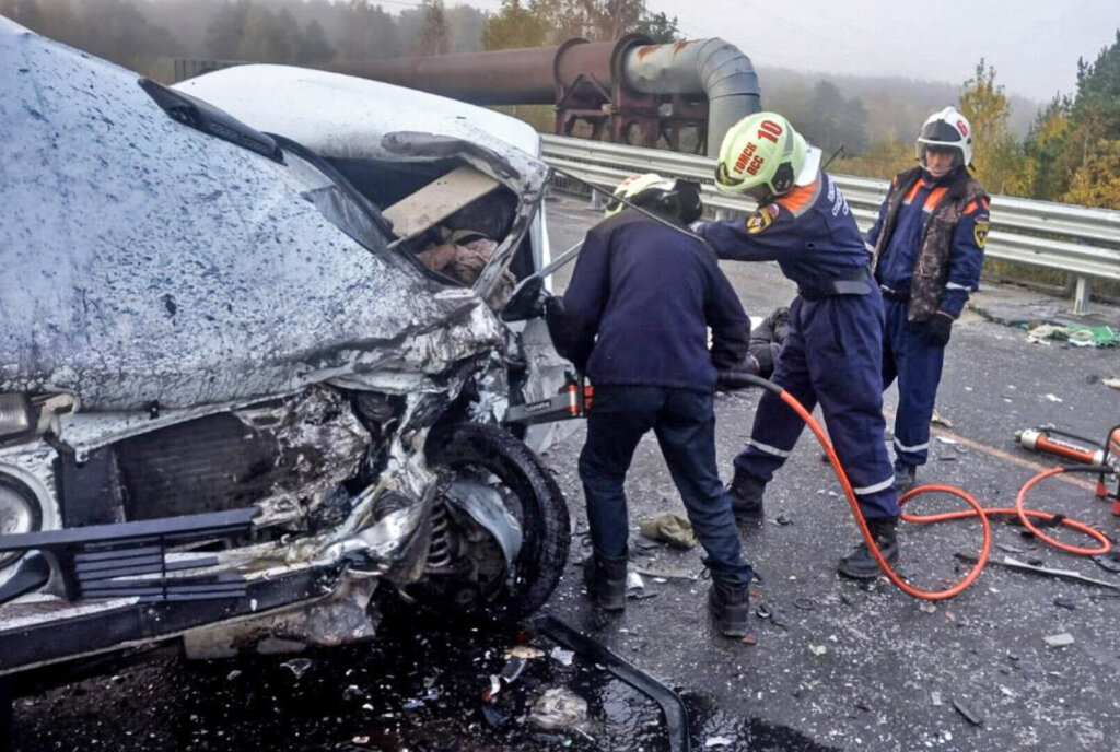 Два человека погибли в массовом ДТП в Томске