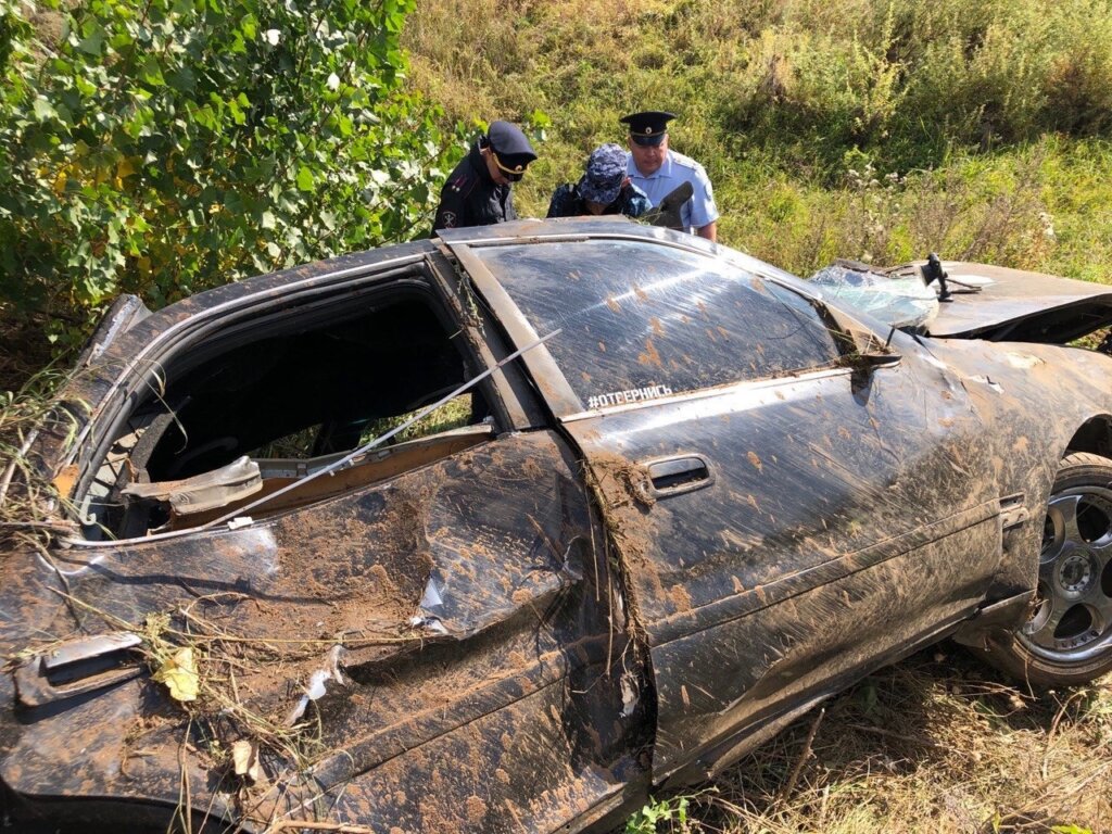 В Оренбургской области Toyota Cresta вылетела в кювет: погибли парень и девушка