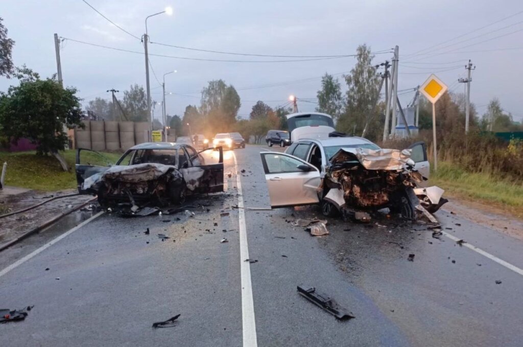 Три человека сгорели в автомобиле в результате ДТП в Калужской области