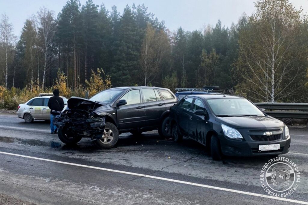 Два человека погибли в массовом ДТП в Томске