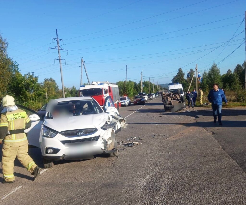 Момент утреннего ДТП в Можге: женщина на Hyundai не пропустила встречный Chevrolet