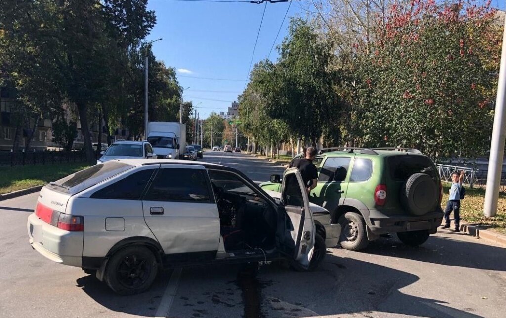 В Стерлитамаке пьяный водитель попал в ДТП при выезде со двора