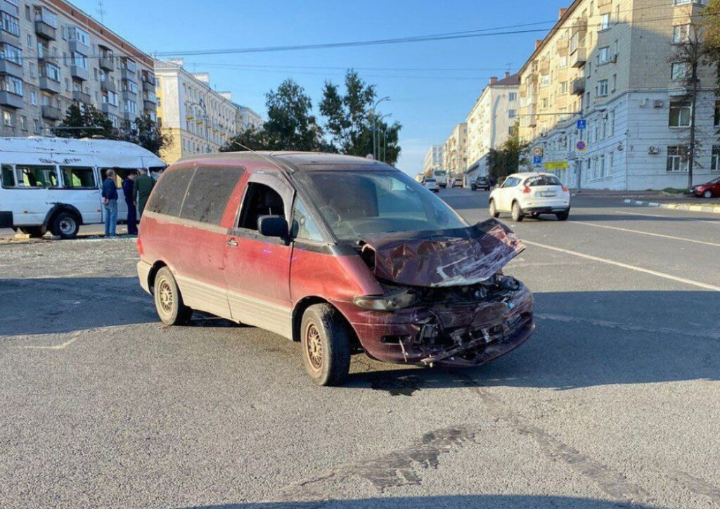 Маршрутка опрокинулась в результате ДТП в Ульяновске: пострадали 6 человек