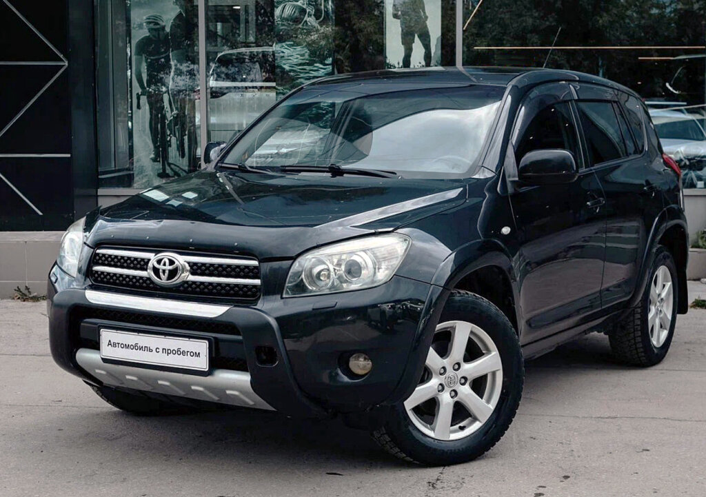 Названы плюсы и минусы подержанного кроссовера Toyota RAV4