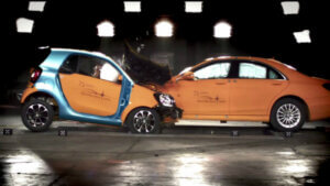 Smart-ForTwo-crash-test-with-Mercedes-S-Class.jpg