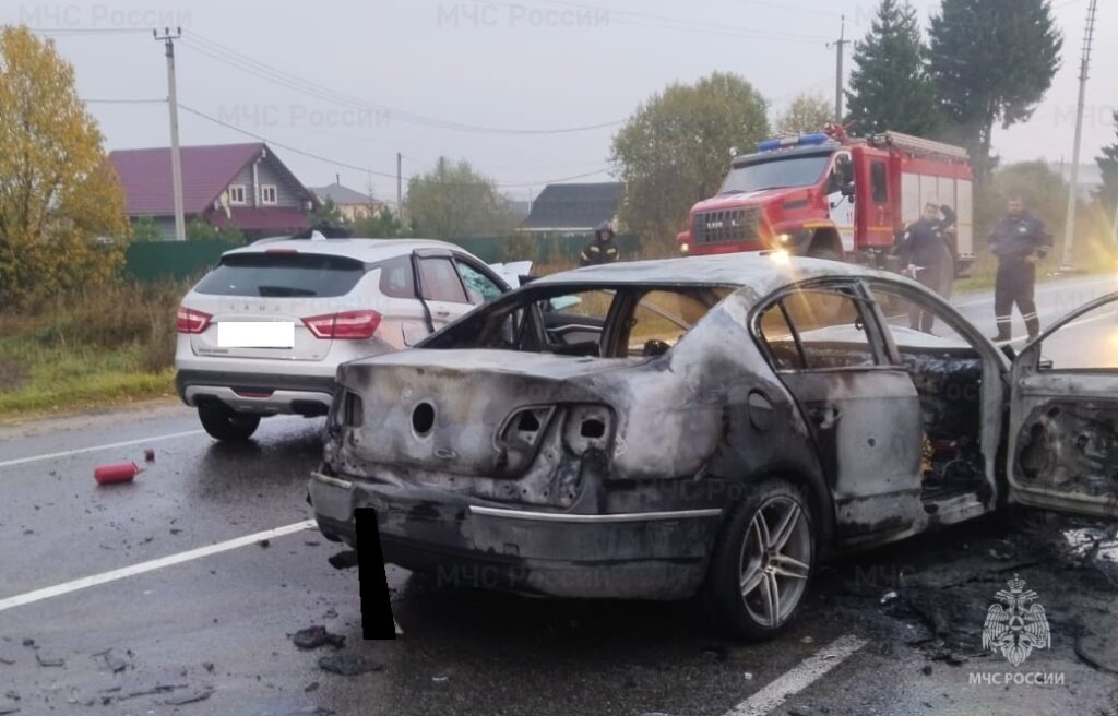 Три человека сгорели в автомобиле в результате ДТП в Калужской области