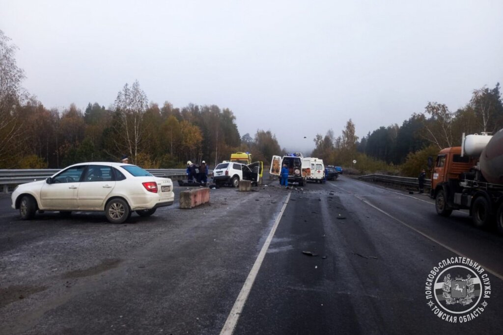 Два человека погибли в массовом ДТП в Томске