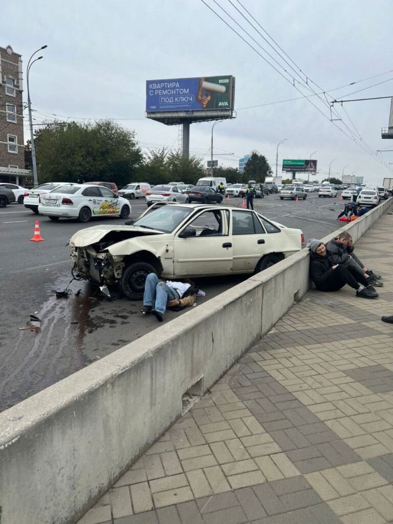 &#171;Не справился с управлением и вылетел на встречку&#187;: два человека погибли в ДТП в Краснодаре