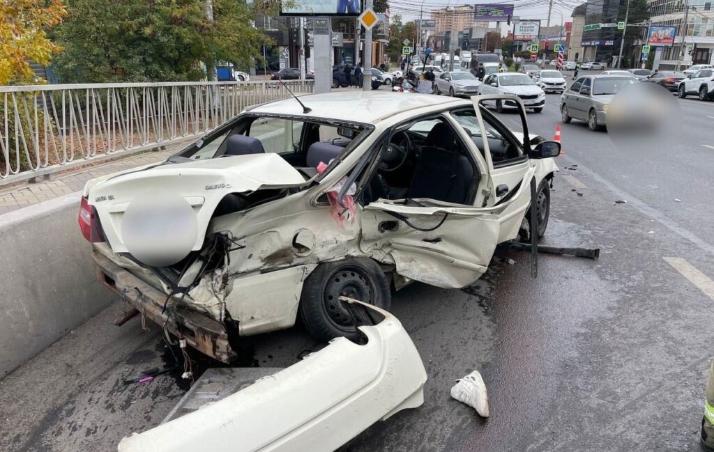 &#171;Не справился с управлением и вылетел на встречку&#187;: два человека погибли в ДТП в Краснодаре