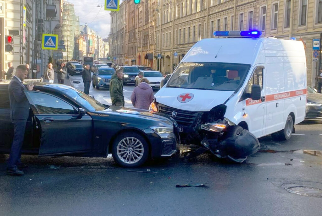 Депутат заксобрания пострадала в массовом ДТП в Петербурге