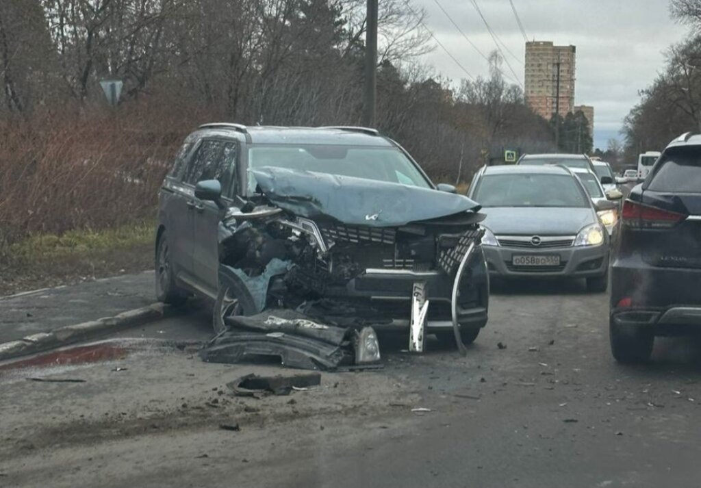 В Подмосковье пьяный мужчина угнал маршрутку и попал в ДТП, пытаясь скрыться от полиции