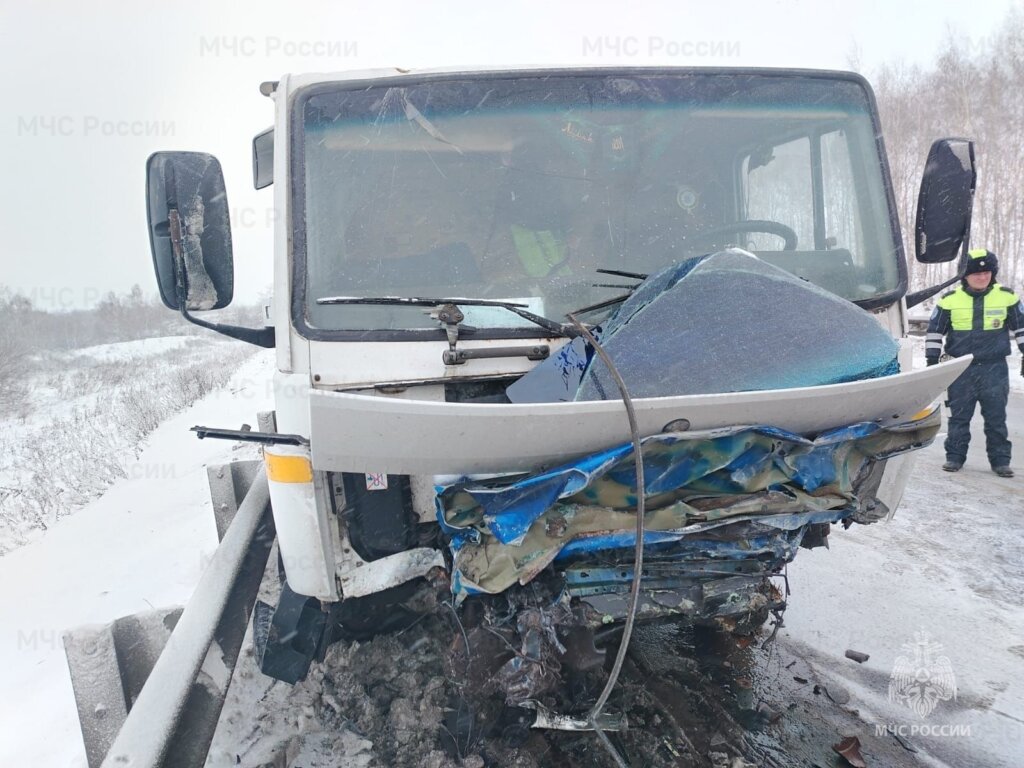 Предновогодняя трагедия в Оренбургской области: в ДТП с участием автовоза и легковушки погибли 4 человека